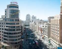 The street is a perfect place to see and admire the early 20th-century revival architecture. It has buildings with different styles like Plateresque, 
